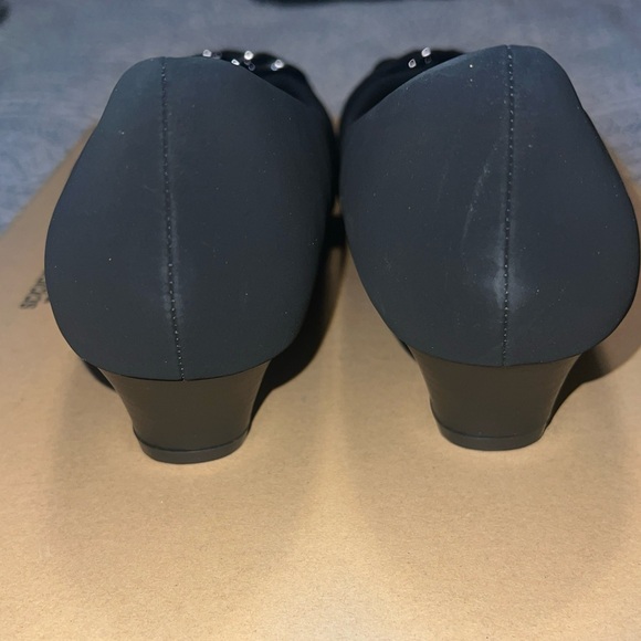 Womens Size 9 Bella Hanna Low Heel Pumps Black Nubu New In Box - Picture 4 of 9